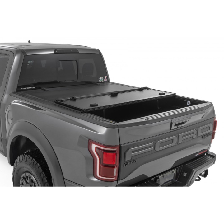 Închidere de Benă Tip Capac, Rough Country Tri-Fold, Ford F-150 Raptor Lungime Benă 5.7 Feet 2014 - Prezent - EDK.ro