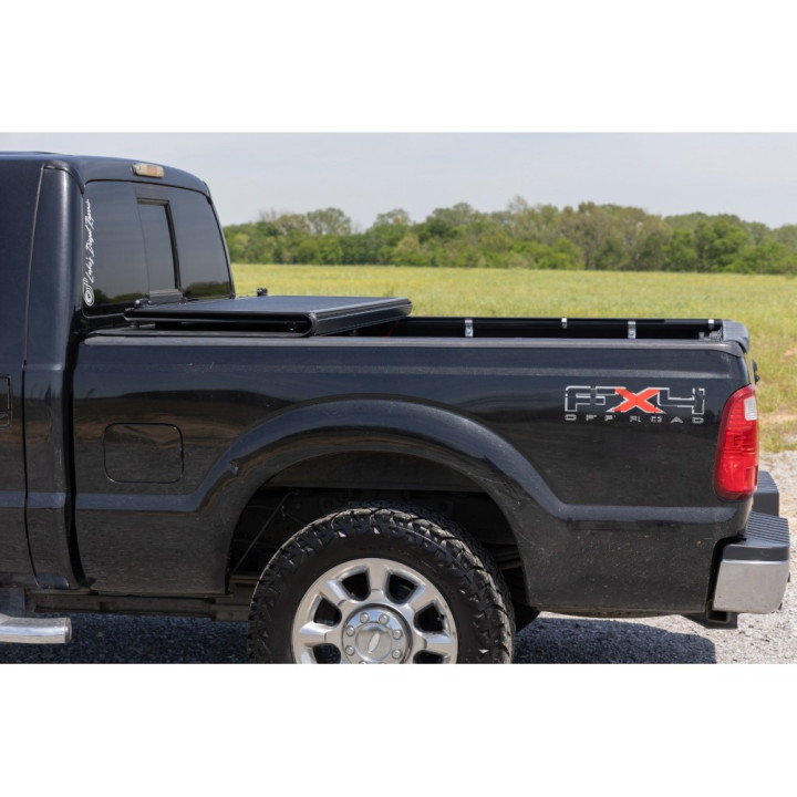 Închidere de Benă Tip Capac, Rough Country Tri-Fold, Chevrolet Colorado / GMC Canyon Lungime Benă 6.10 Feet 2014 - 2106 - EDK.ro