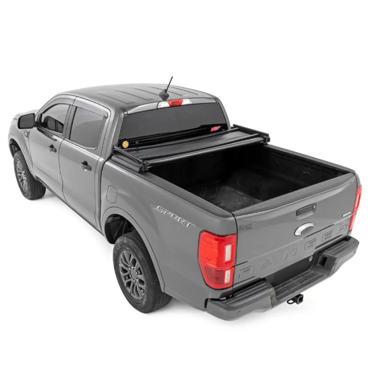 Închidere de Benă Tip Prelată, Rough Country Tri-Fold, Chevrolet Colorado / GMC Canyon Lungime Benă 5.0 Feet 2014 - Prezent - ED