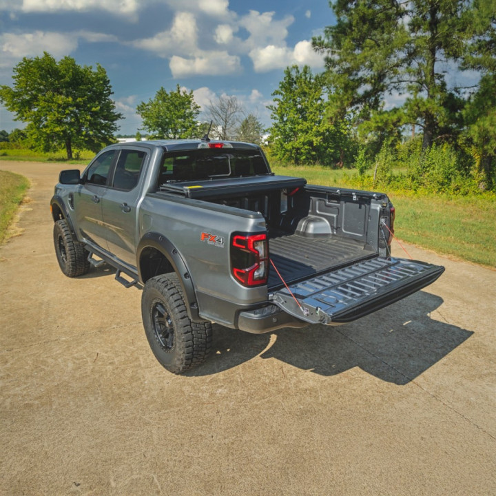 Închidere de Benă Tip Capac, Rough Country Tri-Fold, Ford Ranger Cabină Dublă 2023 - Prezent - EDK.ro