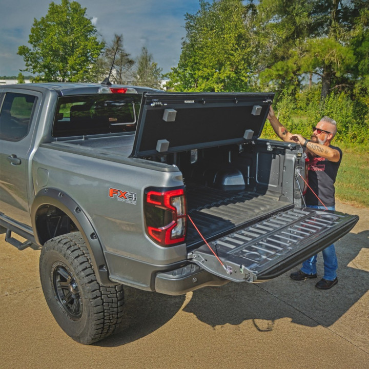 Închidere de Benă Tip Capac, Rough Country Tri-Fold, Ford Ranger Cabină Dublă 2023 - Prezent - EDK.ro