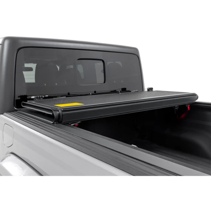 Închidere de Benă Tip Capac, Rough Country Tri-Fold, Jeep Gladiator Lungime Benă 5.0 Feet 2019 - Prezent - EDK.ro