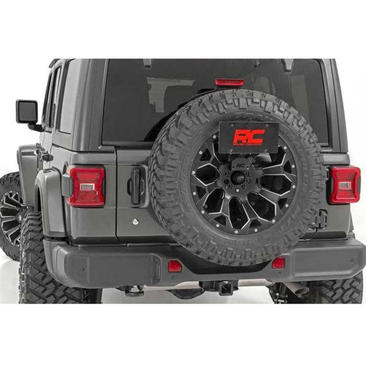 Adaptor de Relocare a Plăcuței de Înmatriculare cu Lumină LED, Rough Country, Jeep Wrangler 2018 - Prezent - EDK.ro