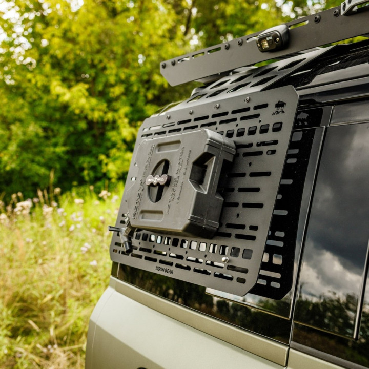Panou MOLLE Extern Drept, Bison Gear, Land Rover Defender 90 / 110 / 130 2019 - Prezent - EDK.ro