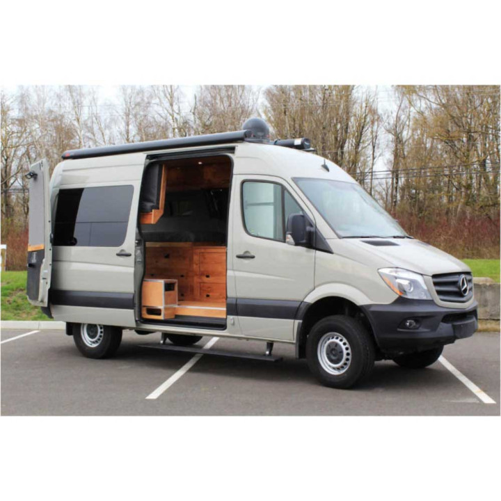 Praguri Laterale Electrice, RealTruck AMP, Mercedes-Benz Sprinter 2006 - 2019 - EDK.ro