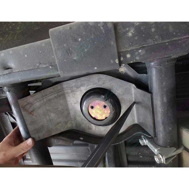Kit de Susținere a Turnului Bobinei Spate, Superior Engineering, Nissan Navara 2015 - 2022 - EDK.ro