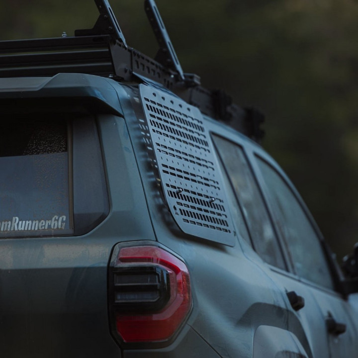 Panou MOLLE Extern Stâng, Bison Gear, Toyota 4Runner 2025 - Prezent - EDK.ro