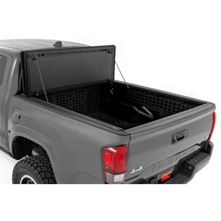 Închidere de Benă Tip Capac, Rough Country Tri-Fold, Chevrolet Colorado / GMC Canyon Lungime Benă 5.0 Feet 2014 - 2071 - EDK.ro