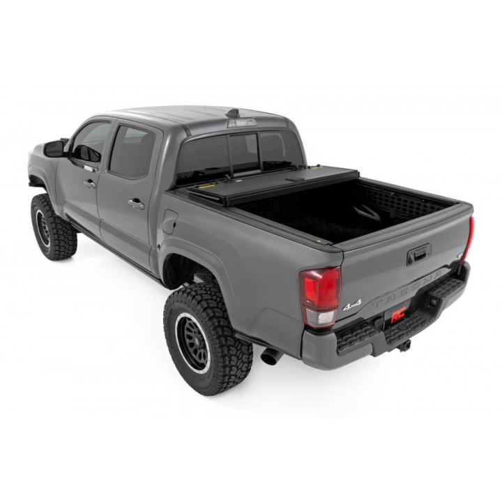 Închidere de Benă Tip Capac, Rough Country Tri-Fold, Chevrolet Colorado / GMC Canyon Lungime Benă 5.0 Feet 2014 - 2071 - EDK.ro