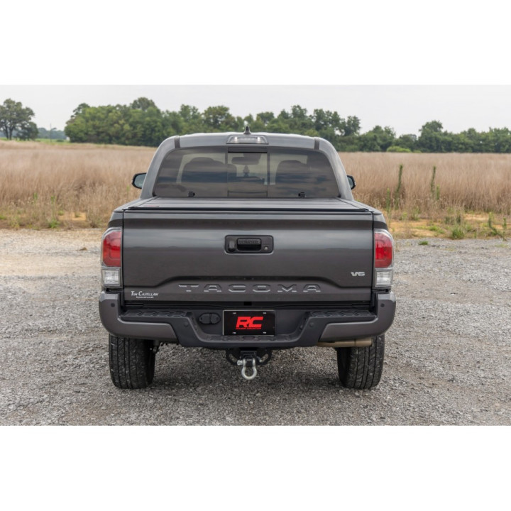 Închidere de Benă Tip Capac, Rough Country Tri-Fold, Toyota Tacoma Lungime Benă 5.0 Feet 2016 - 2023 - EDK.ro