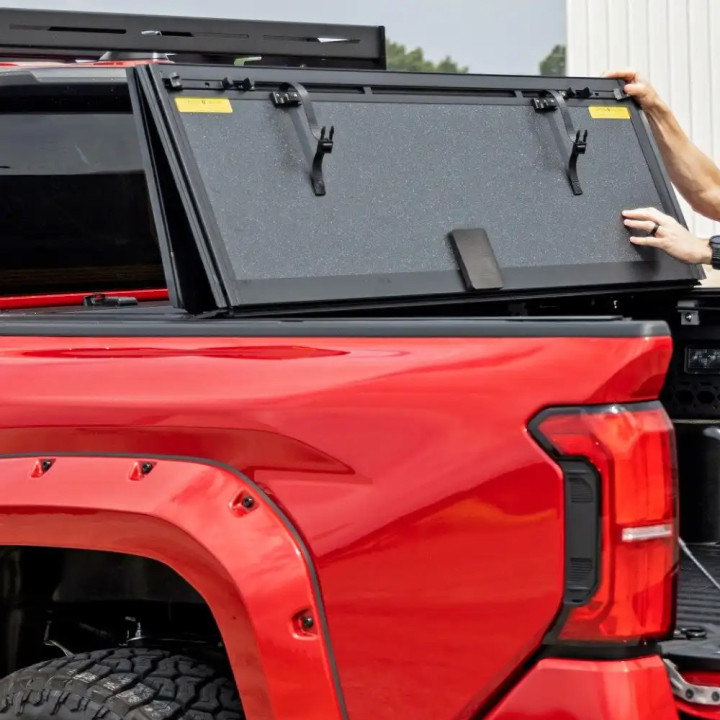 Închidere de Benă Tip Capac, Rough Country Tri-Fold, Toyota Tacoma Lungime Benă 5.0 Feet 2014 - Prezent - EDK.ro