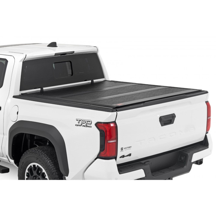 Închidere de Benă Tip Capac, Rough Country Tri-Fold, Toyota Tacoma Lungime Benă 5.0 Feet 2014 - Prezent - EDK.ro