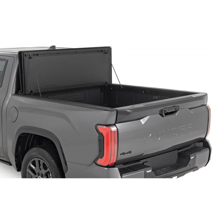 Închidere de Benă Tip Capac, Rough Country Tri-Fold, Toyota Tundra Lungime Benă 5.7 Feet 2014 - Prezent - EDK.ro