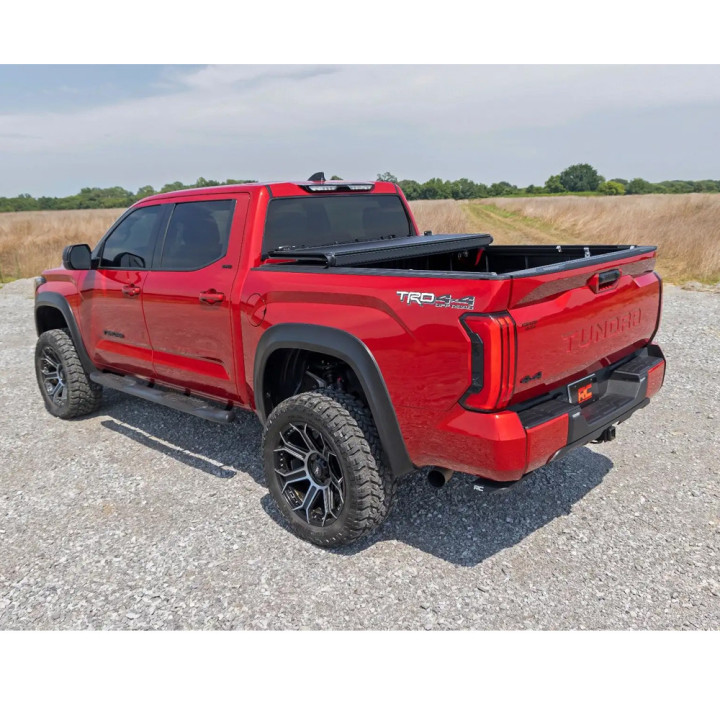 Închidere de Benă Tip Capac, Rough Country Tri-Fold, Chevrolet Colorado / GMC Canyon Lungime Benă 5.7 Feet 2014 - 2102 - EDK.ro