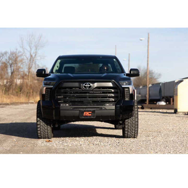 Kit de Nivelare pentru Ridicare, Rough Country Lift 1.75 Inch, Toyota Tundra 2022 - Prezent - EDK.ro